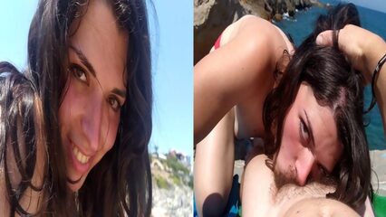 Брюнетка напоролась глоткой на член и сделала глубокий минет на природе