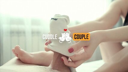 Девушка подрочила член парня в своем носке и надела его со спермой