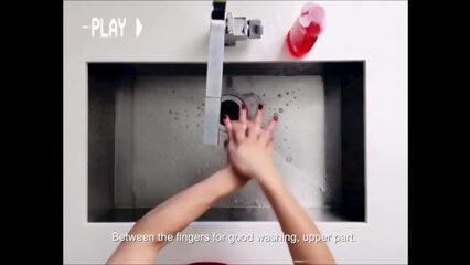 Девушка помыла руки в раковине - видео специально для фетишистов
