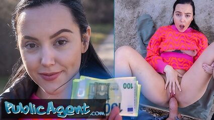 Заплатил незнакомке за случайный секс на улице