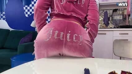 Пригласила друга на выпивку и горячий трах раком